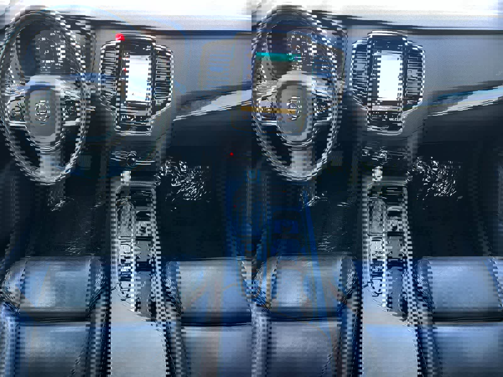 Used 2017 Volvo XC90 T6 Momentum w/ Vision Package image 4