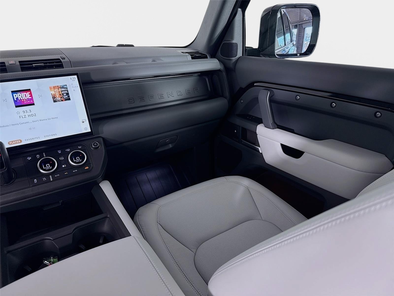 New 2026 Land Rover Defender 110 X-Dynamic SE AWD/4WD image 26