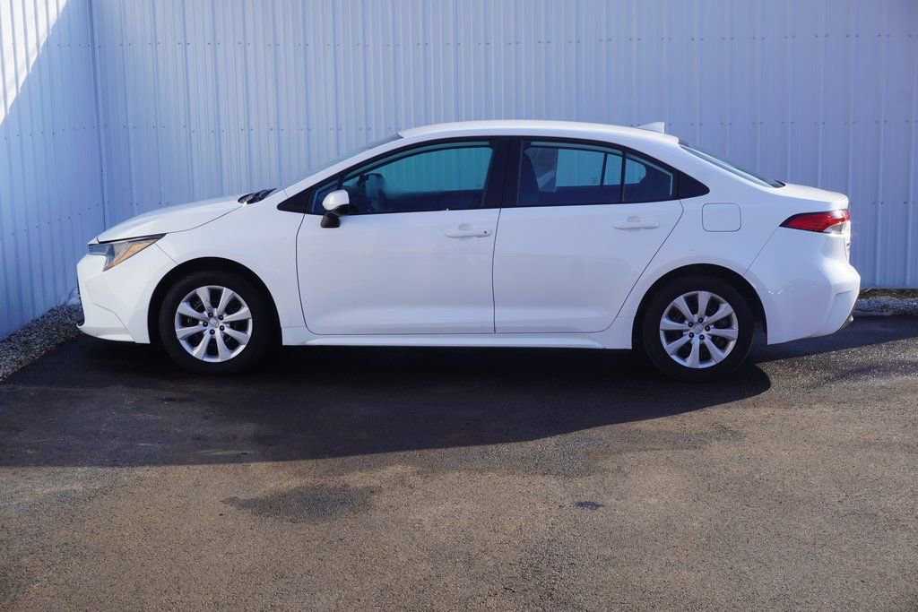 Used 2024 Toyota Corolla LE image 3