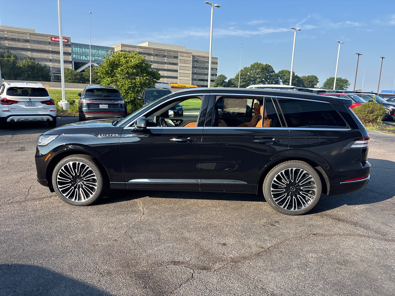 New 2026 Lincoln Aviator Black Label w/ Dynamic Handling Package AWD/4WD image 4