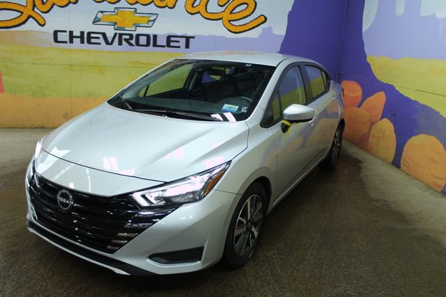 Used 2025 Nissan Versa SV image 4