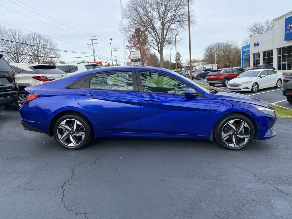 Certified 2023 Hyundai Elantra SEL w/ Convenience Package image 2