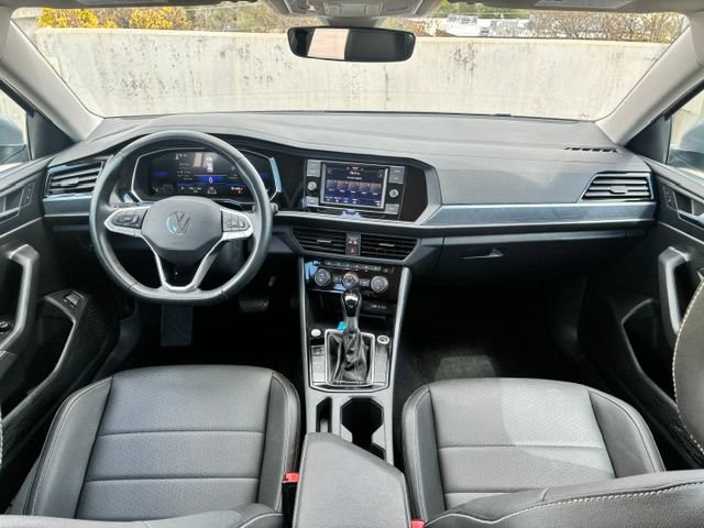 Used 2024 Volkswagen Jetta SE FWD image 15