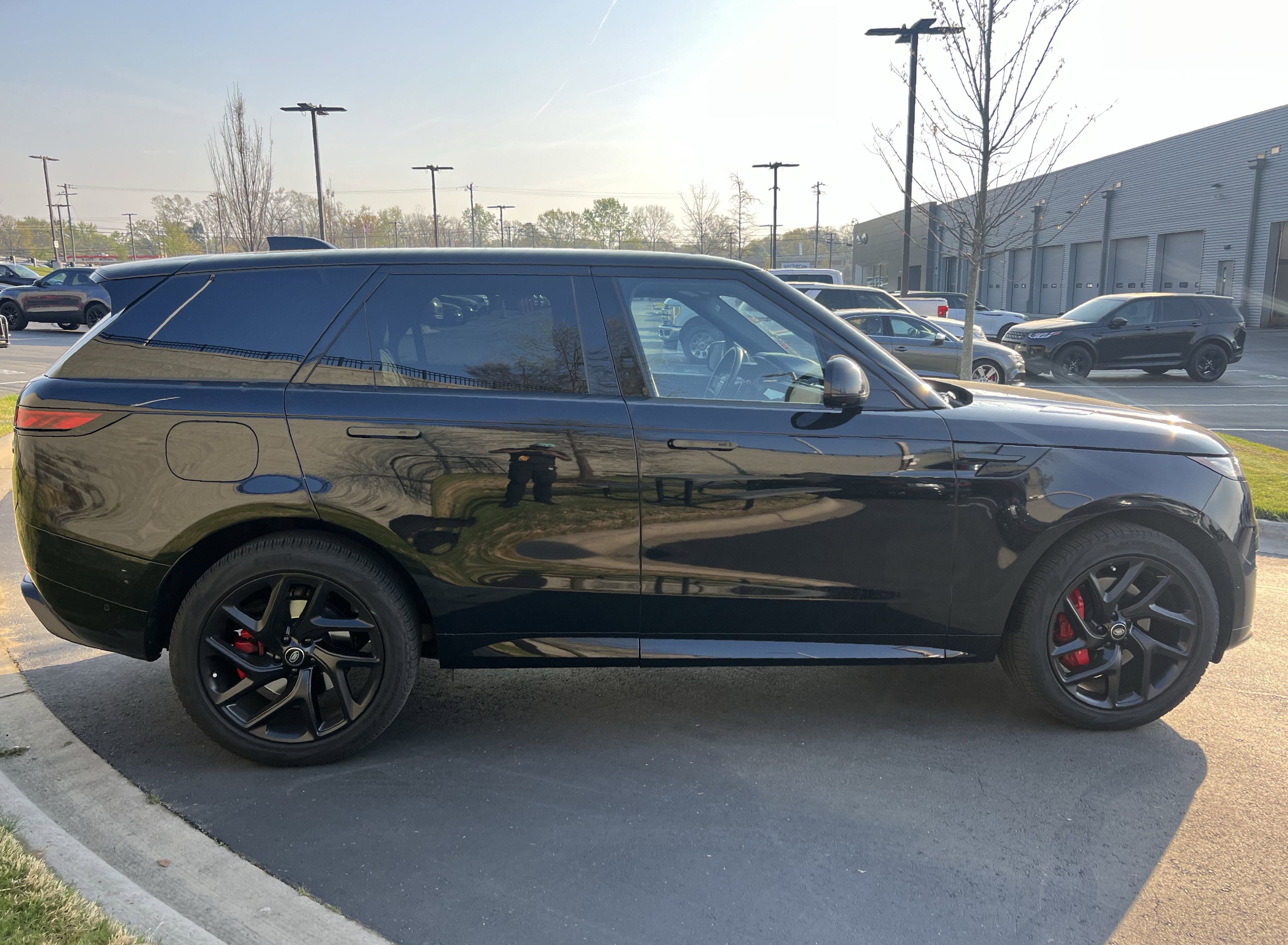 Used 2023 Land Rover Range Rover Sport SE Dynamic image 8