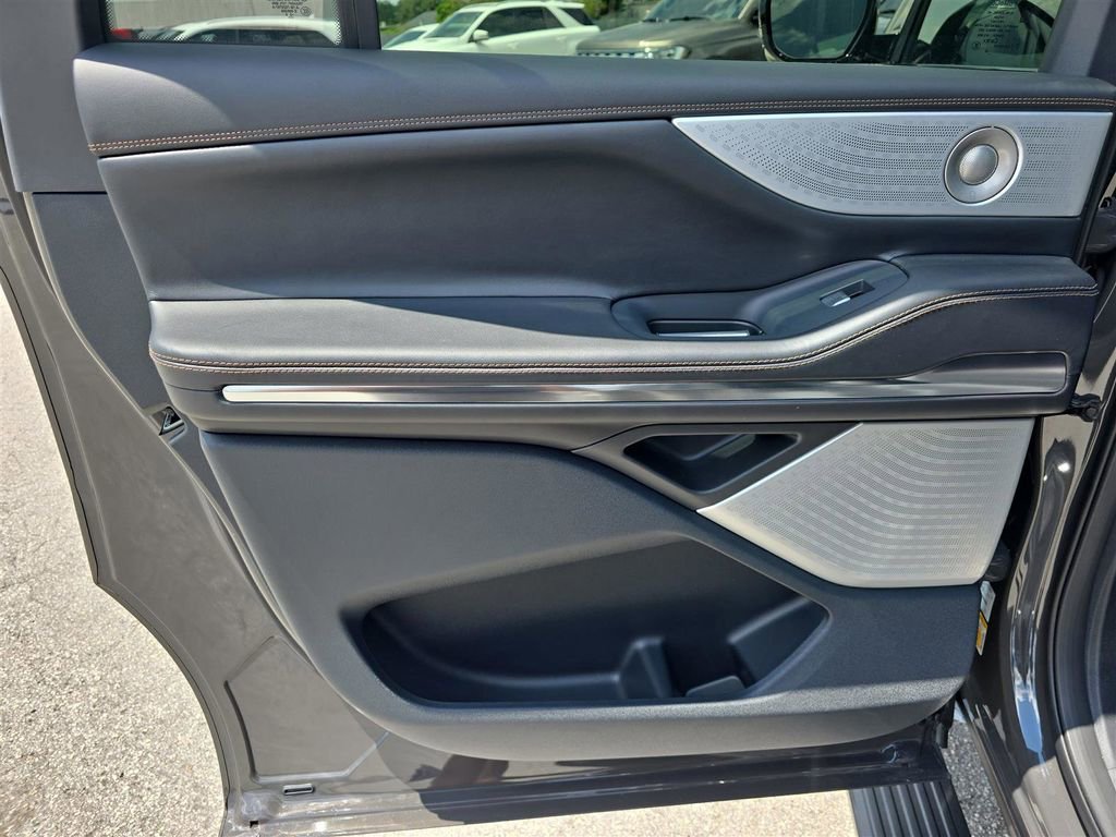 New 2025 Lincoln Navigator L Black Label image 14