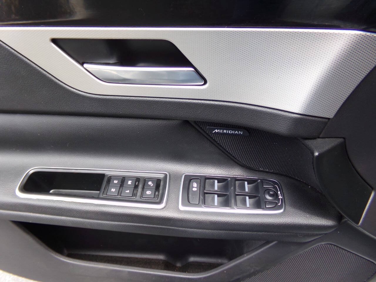 Used 2016 Jaguar XF Premium RWD image 15