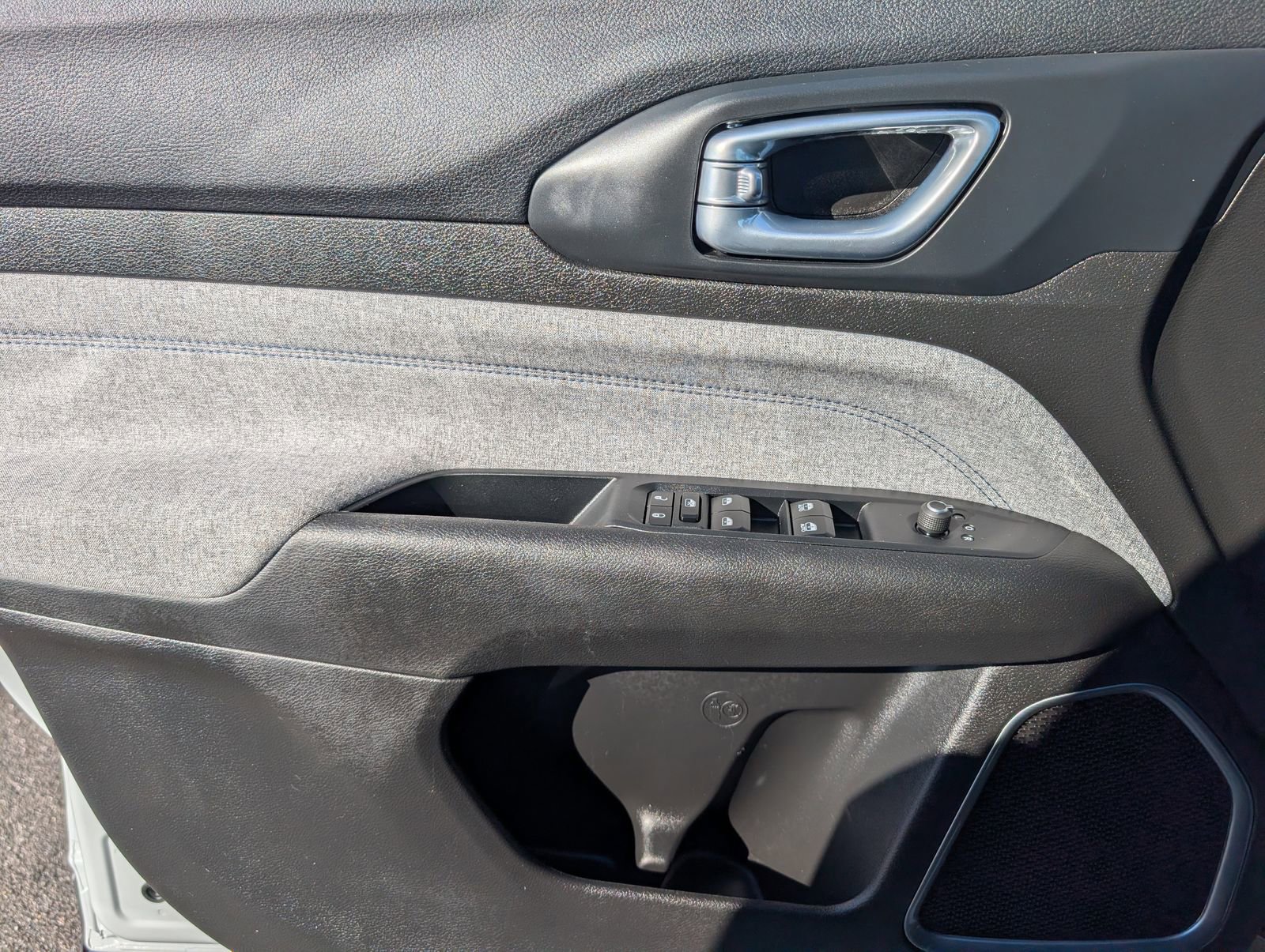 Used 2024 Jeep Compass Latitude image 28