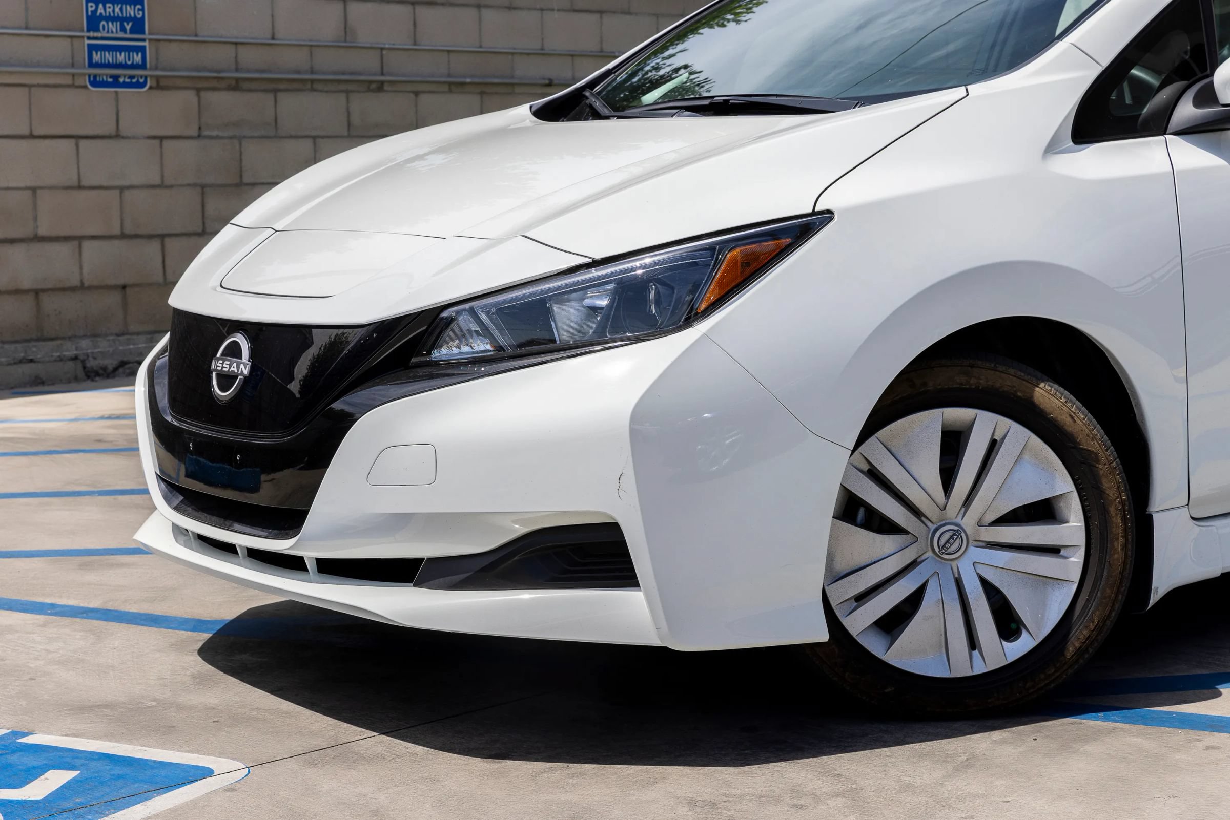 Used 2025 Nissan Leaf S FWD image 7