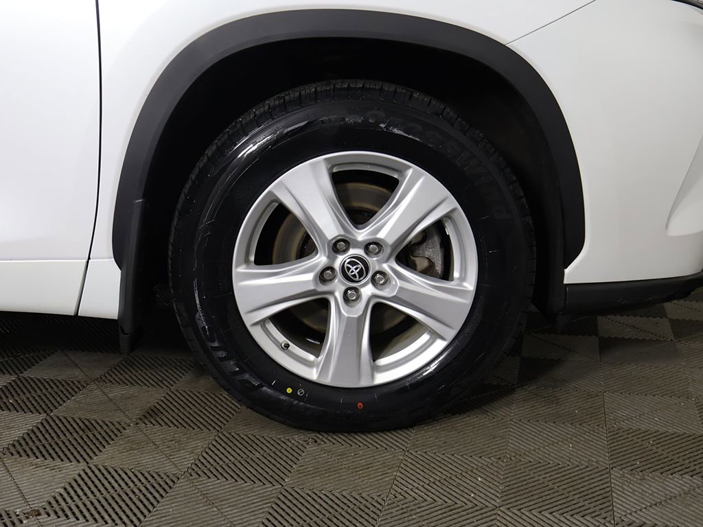 Used 2023 Toyota Highlander L AWD/4WD image 18