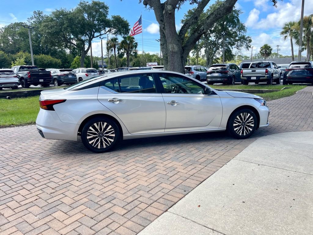 Used 2024 Nissan Altima 2.5 SV image 6
