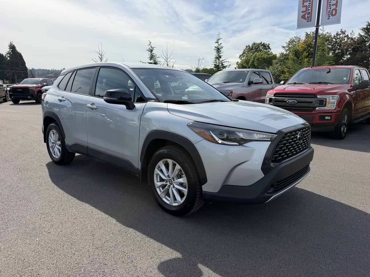 Used 2025 Toyota Corolla Cross LE AWD/4WD image 2