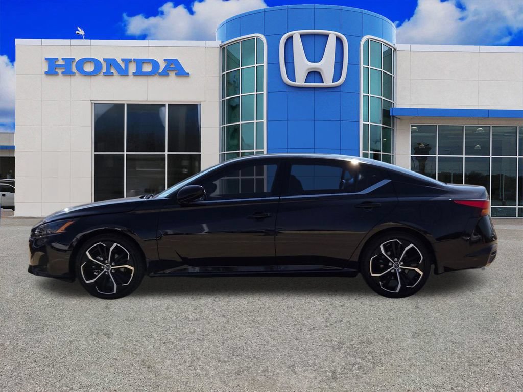 Used 2024 Nissan Altima 2.5 SR FWD image 25