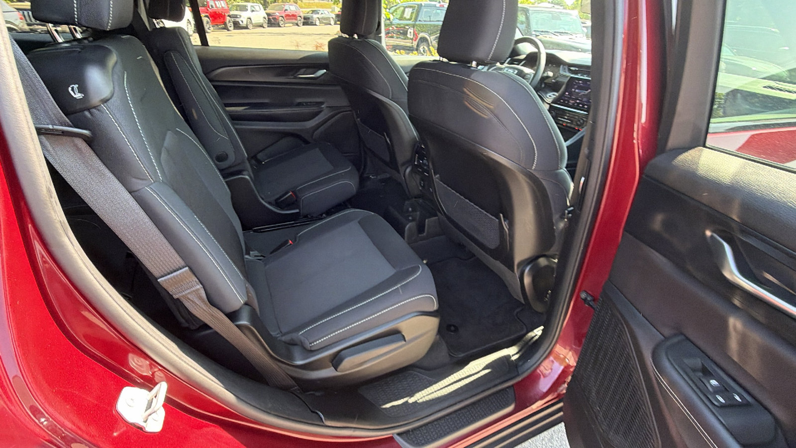 Used 2025 Jeep Grand Cherokee L Laredo w/ Luxury Tech Group I RWD image 21