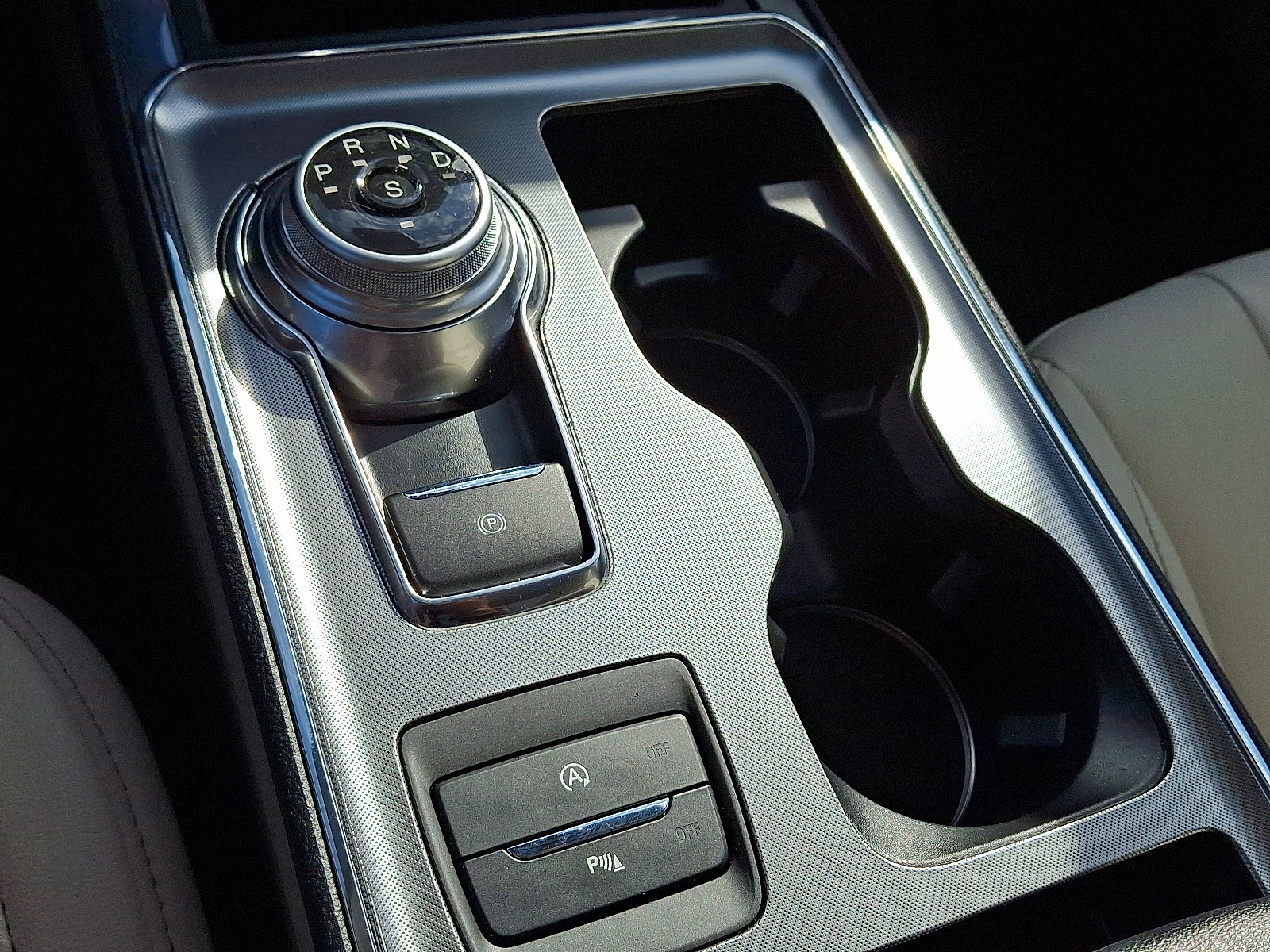 Used 2022 Ford Edge Titanium image 15