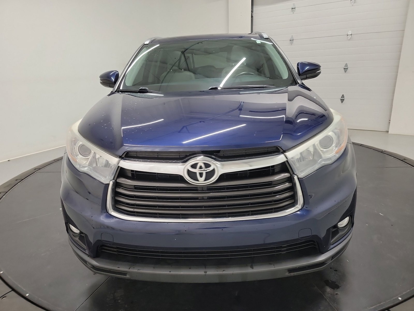Used 2016 Toyota Highlander XLE AWD/4WD image 2