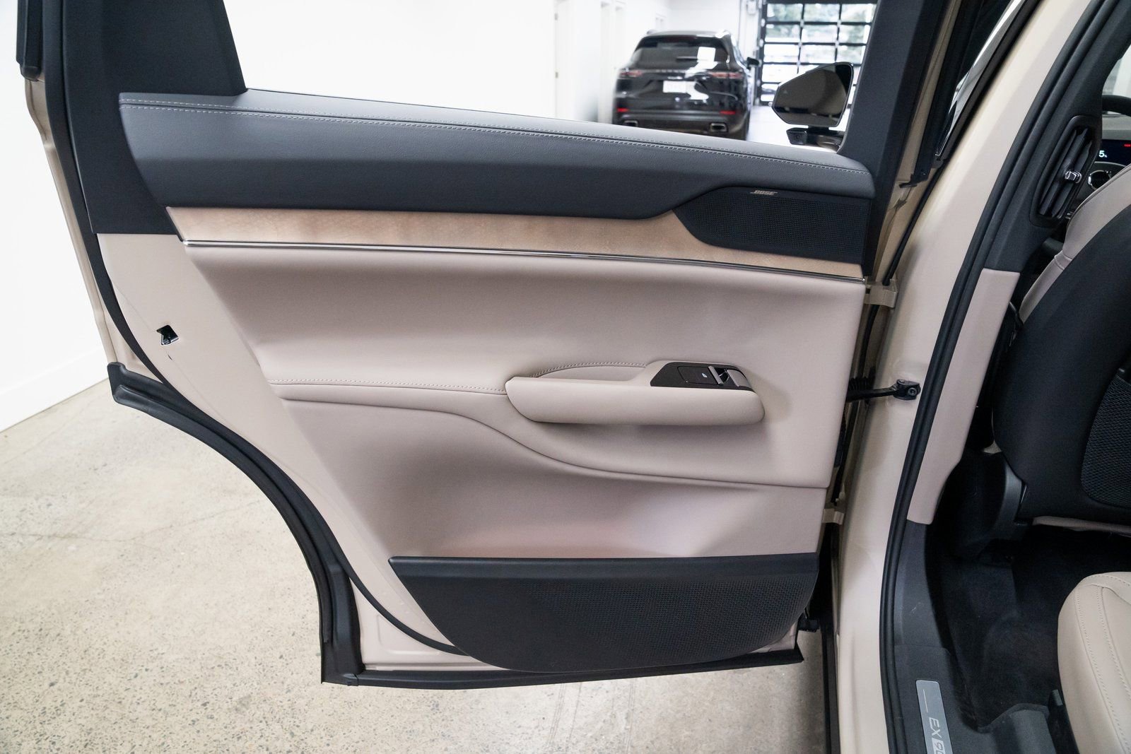 Used 2025 Volvo EX90 Plus AWD/4WD image 20