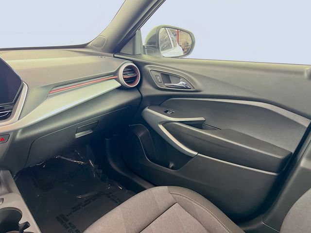 Used 2024 Chevrolet Trax RS image 21