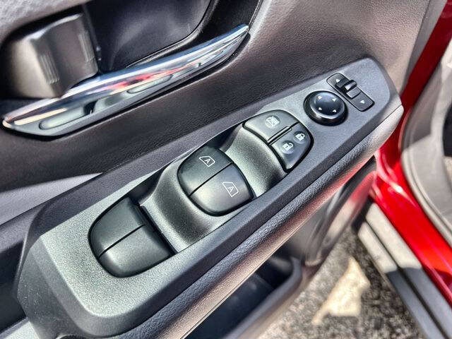Used 2023 Nissan Kicks SR w/ SR Premium Package FWD image 22