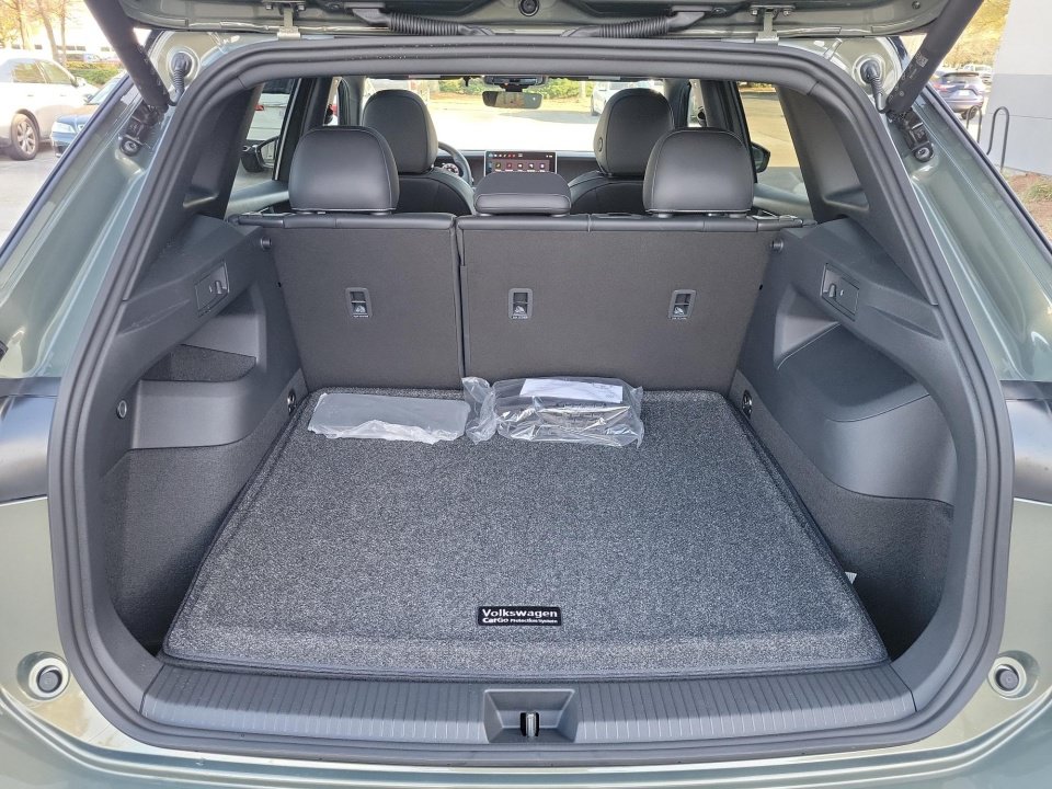New 2026 Volkswagen Tiguan SE R-Line FWD image 15