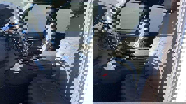 Used 2024 Land Rover Range Rover Long Wheelbase SE image 19