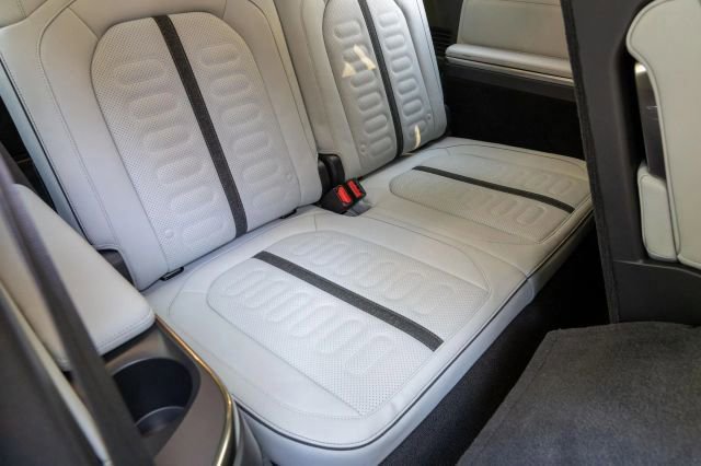 Used 2024 Rivian R1S Launch Edition image 30