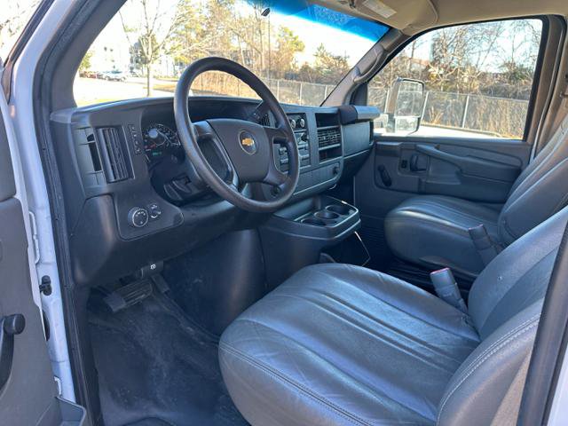 Used 2014 Chevrolet Express 4500 G4500 image 21