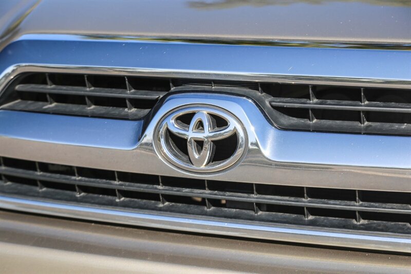 Used 2006 Toyota 4Runner SR5 RWD image 11