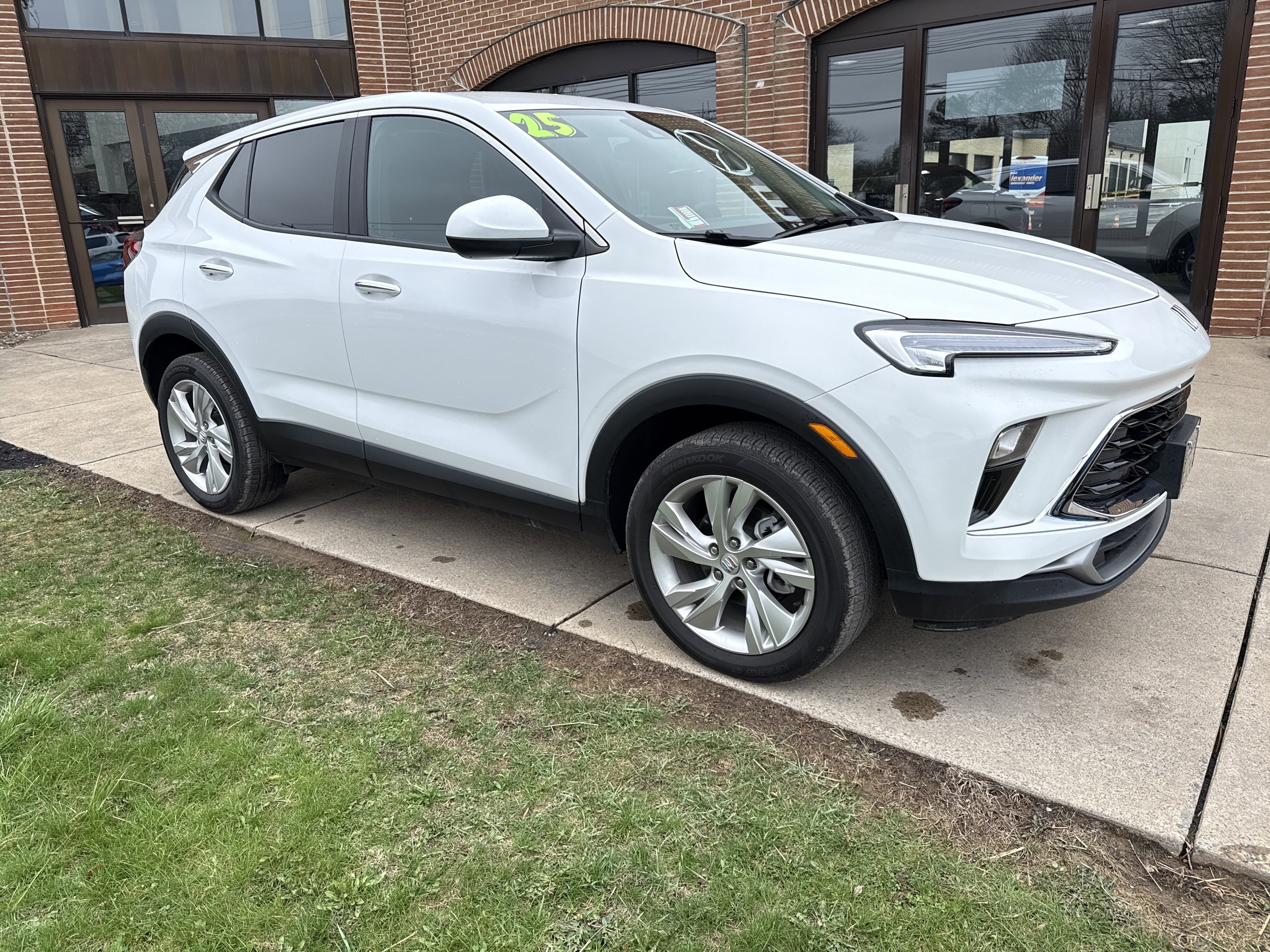 Used 2025 Buick Encore GX Preferred image 1