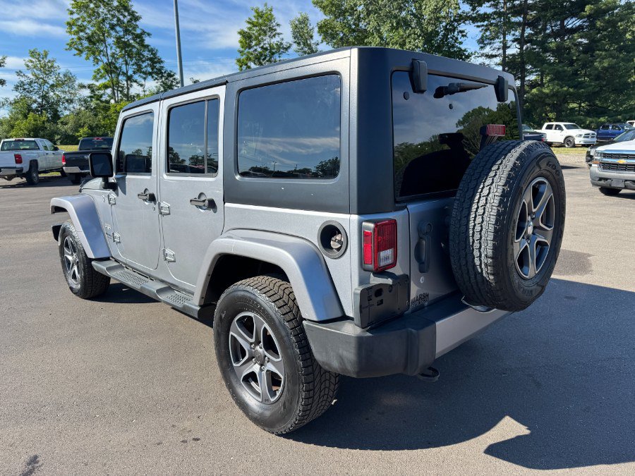 Used 2016 Jeep Wrangler Unlimited Sahara AWD/4WD image 3