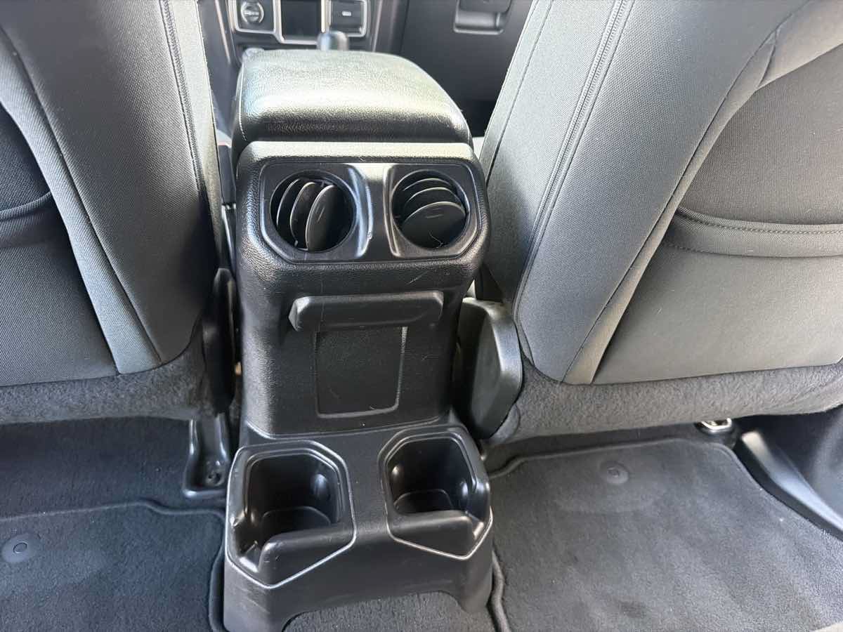 Used 2018 Jeep Wrangler Unlimited Sport AWD/4WD image 22