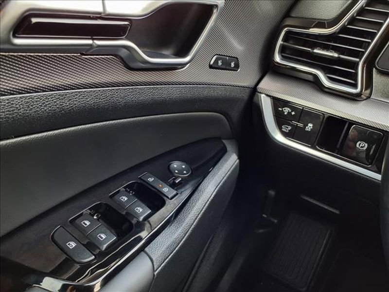 Used 2025 Kia Sportage SX image 23