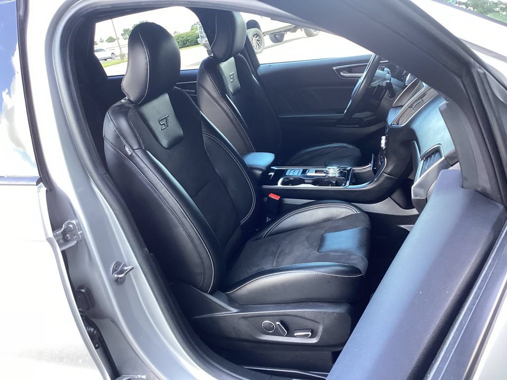 Used 2019 Ford Edge ST w/ Equipment Group 401A AWD/4WD image 40