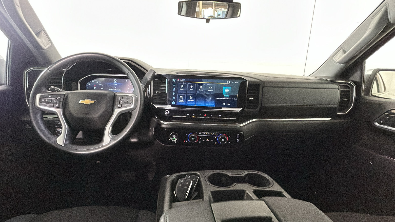 Used 2023 Chevrolet Silverado 1500 LT AWD/4WD image 31