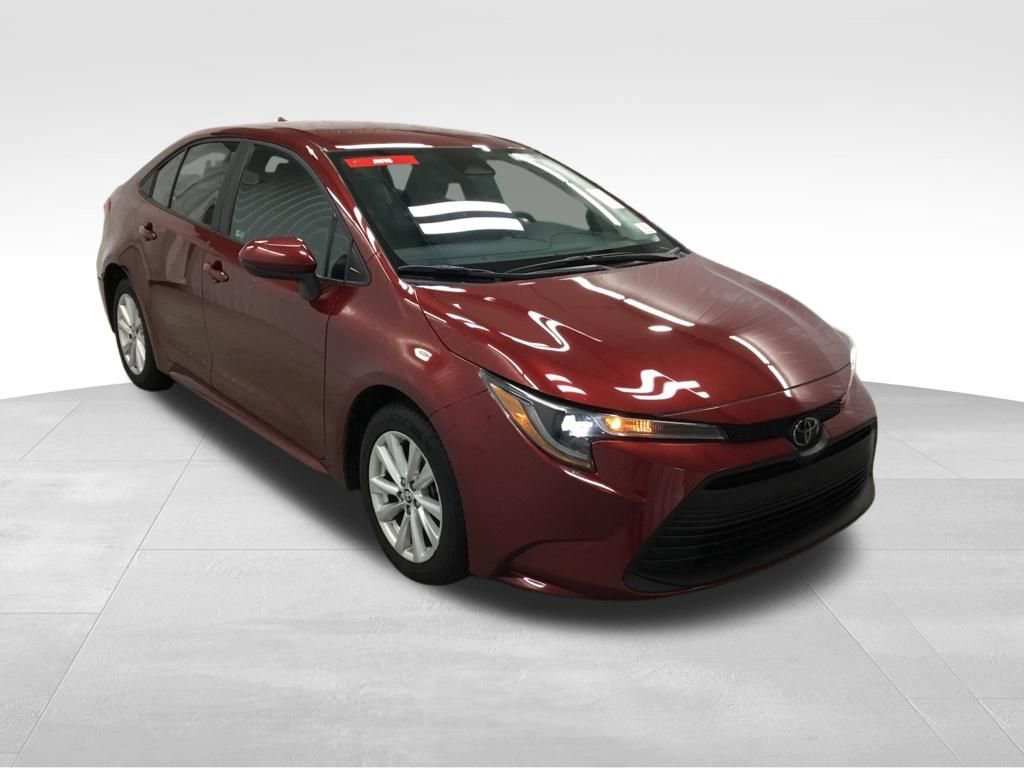 Used 2024 Toyota Corolla LE w/ LE Convenience Package image 4