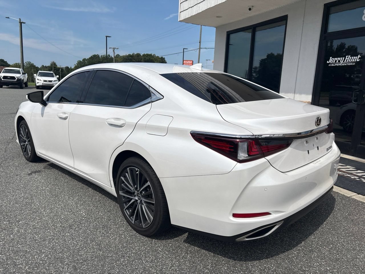Used 2025 Lexus ES 350 w/ Premium Package FWD image 7
