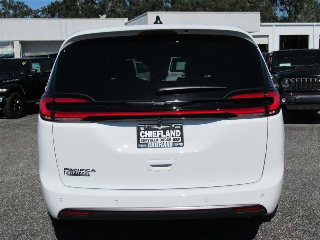 New 2026 Chrysler Pacifica Select FWD image 5