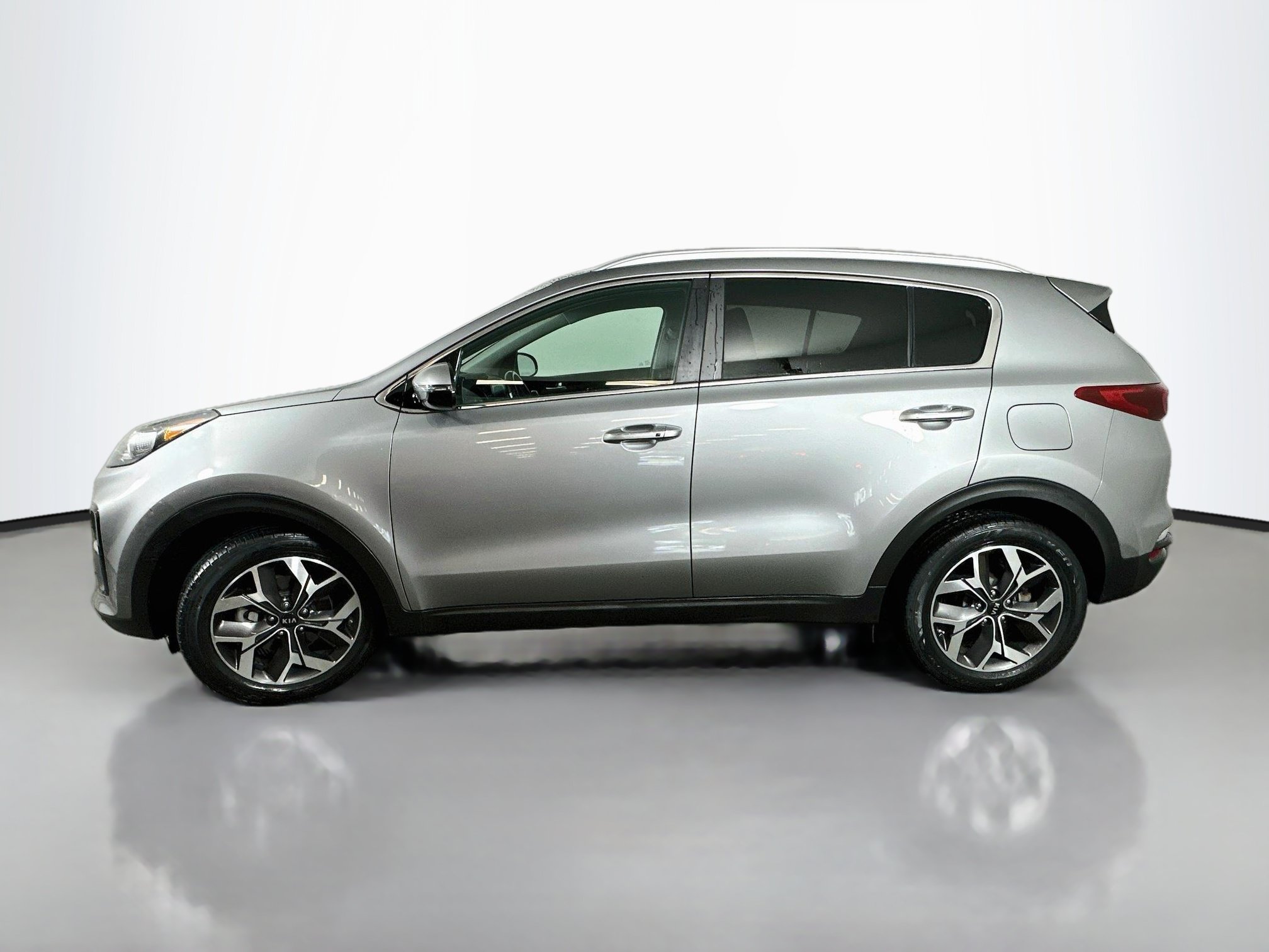 Used 2020 Kia Sportage EX FWD image 4