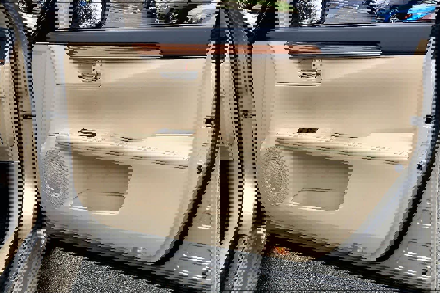 Used 2014 Lexus ES 300h w/ Premium Package w/Bamboo Trim image 23