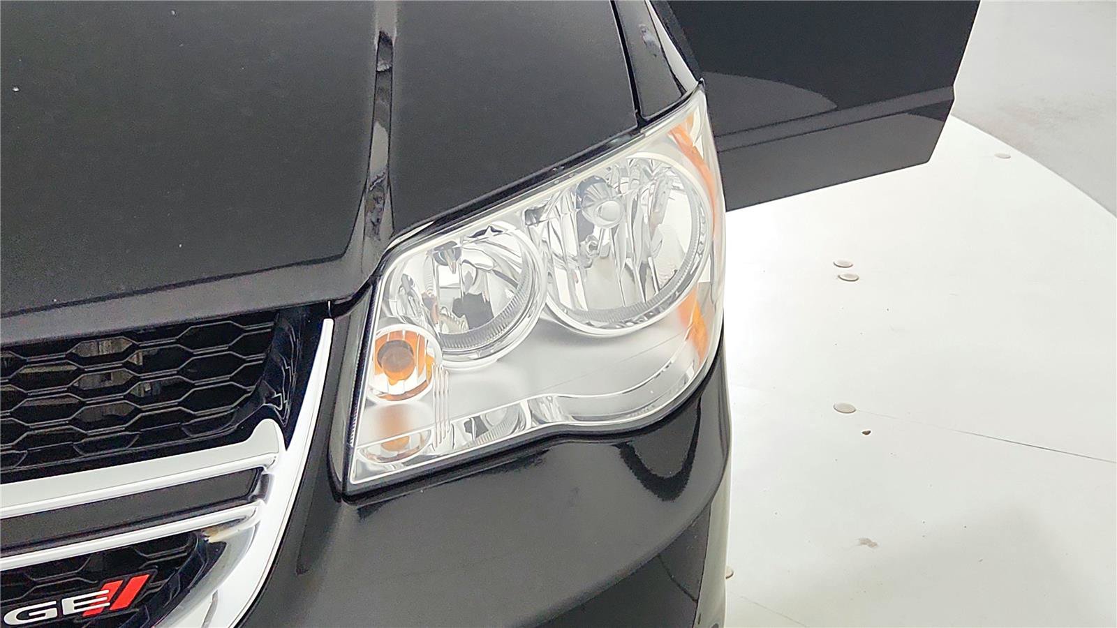 Used 2020 Dodge Grand Caravan SE FWD image 27