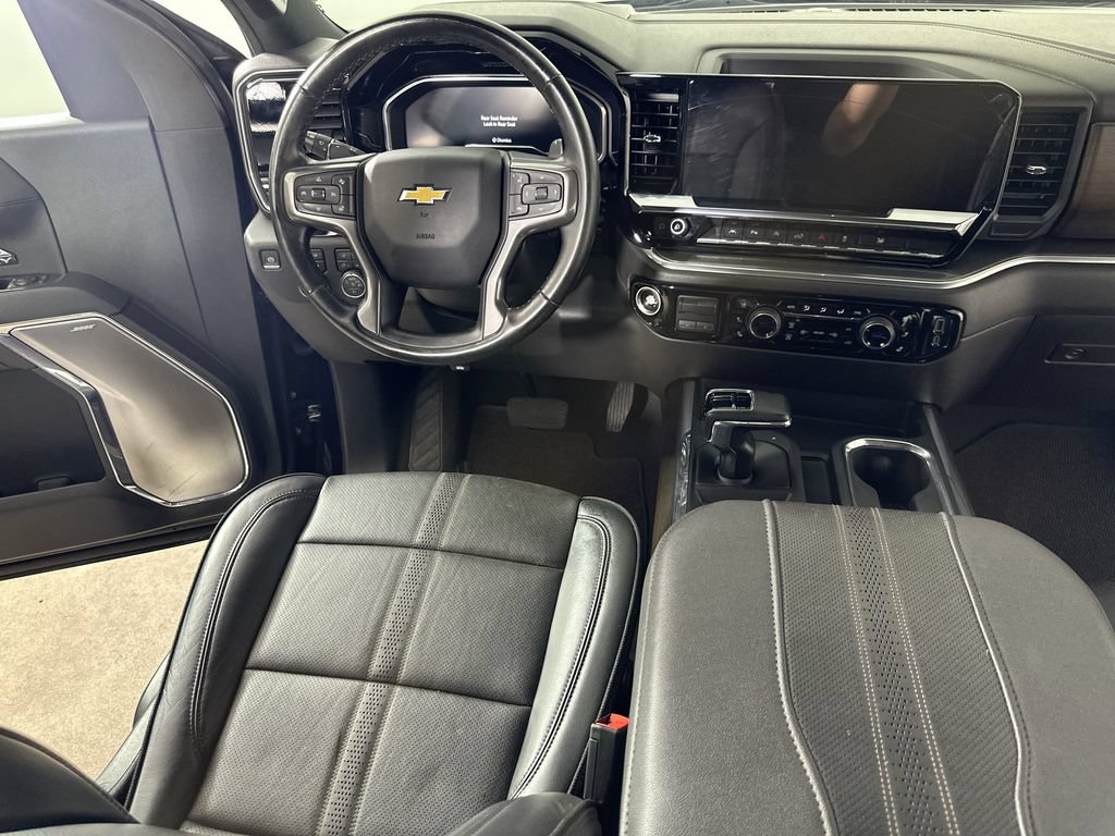 Used 2024 Chevrolet Silverado 1500 High Country AWD/4WD image 17