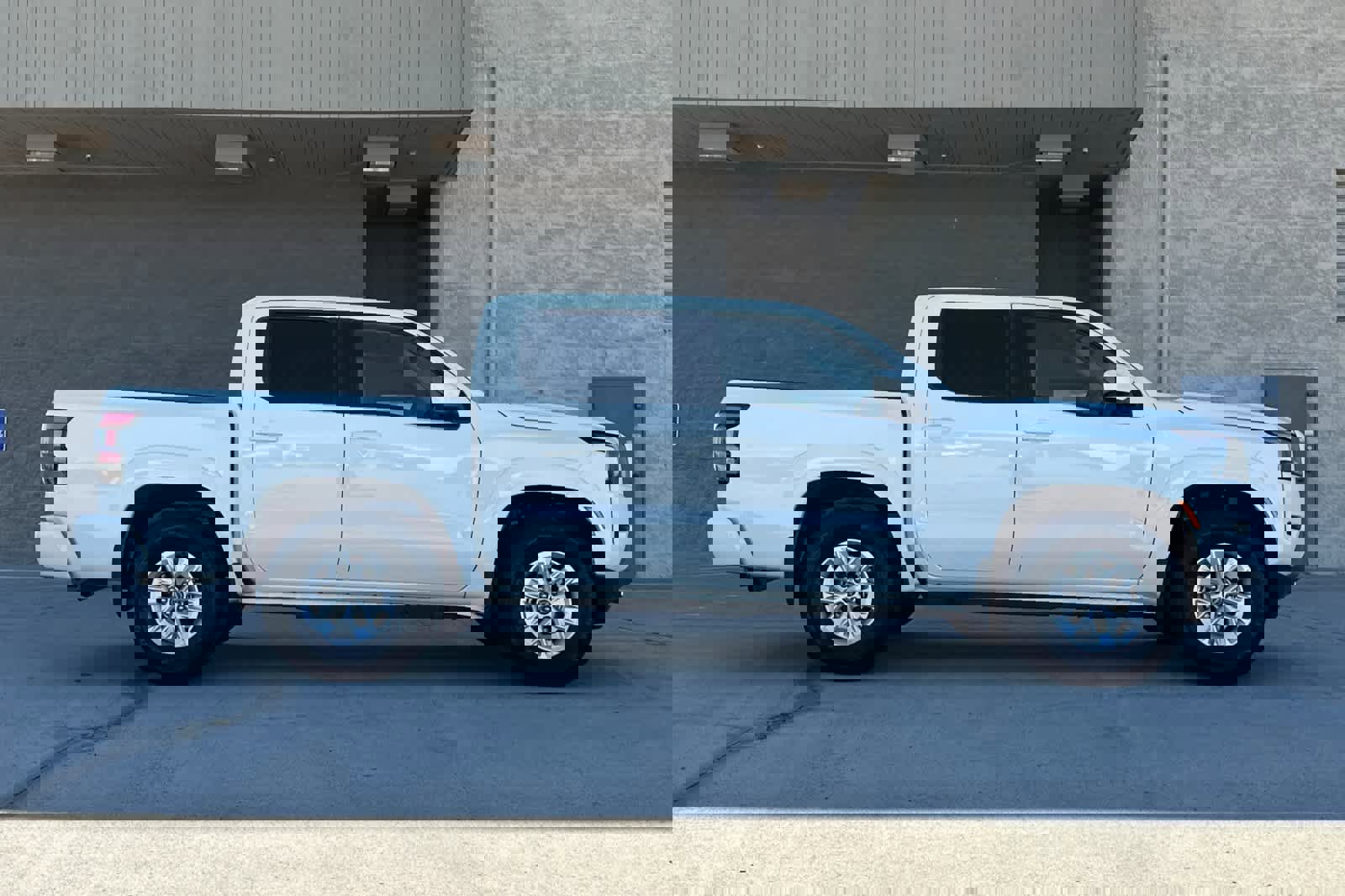 Used 2024 Nissan Frontier SV w/ Technology Package image 2