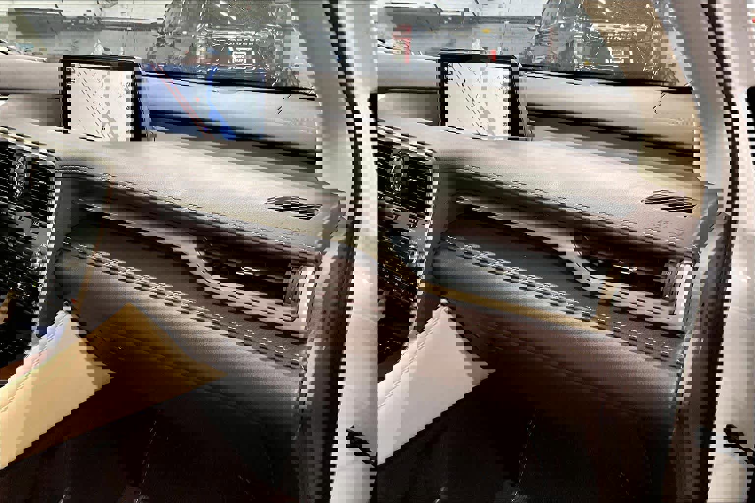 Used 2019 Lexus RX 450h AWD w/ Navigation Package image 18