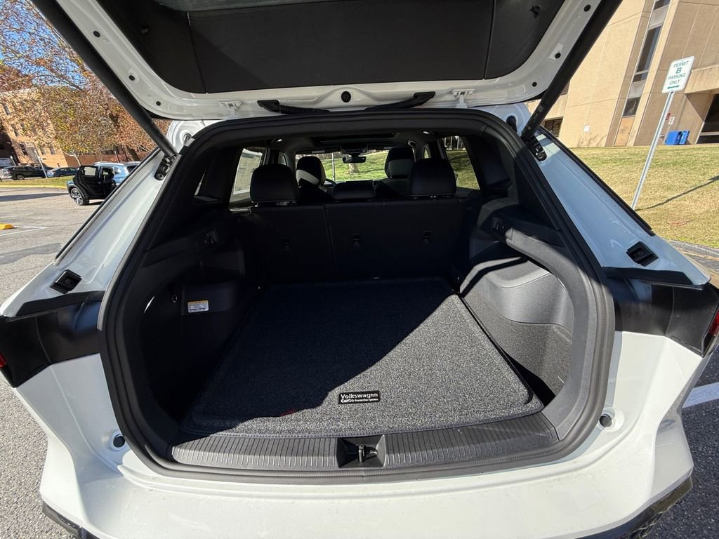 New 2025 Volkswagen Tiguan SE R-Line image 29