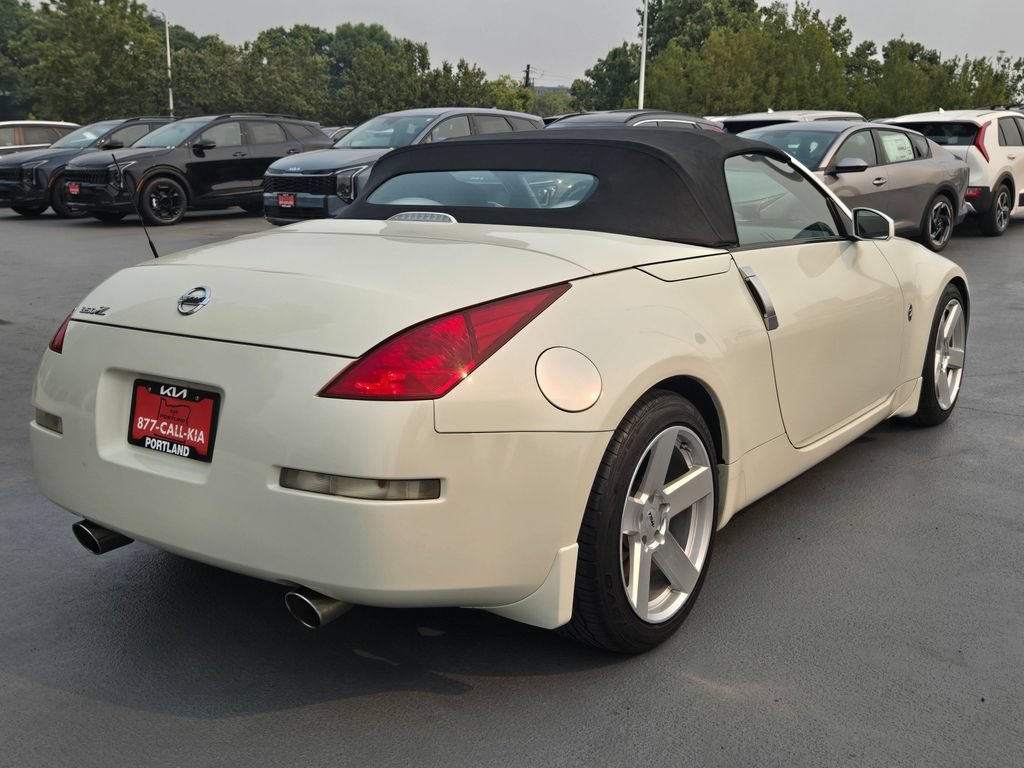 Used 2004 Nissan 350Z Touring RWD image 3