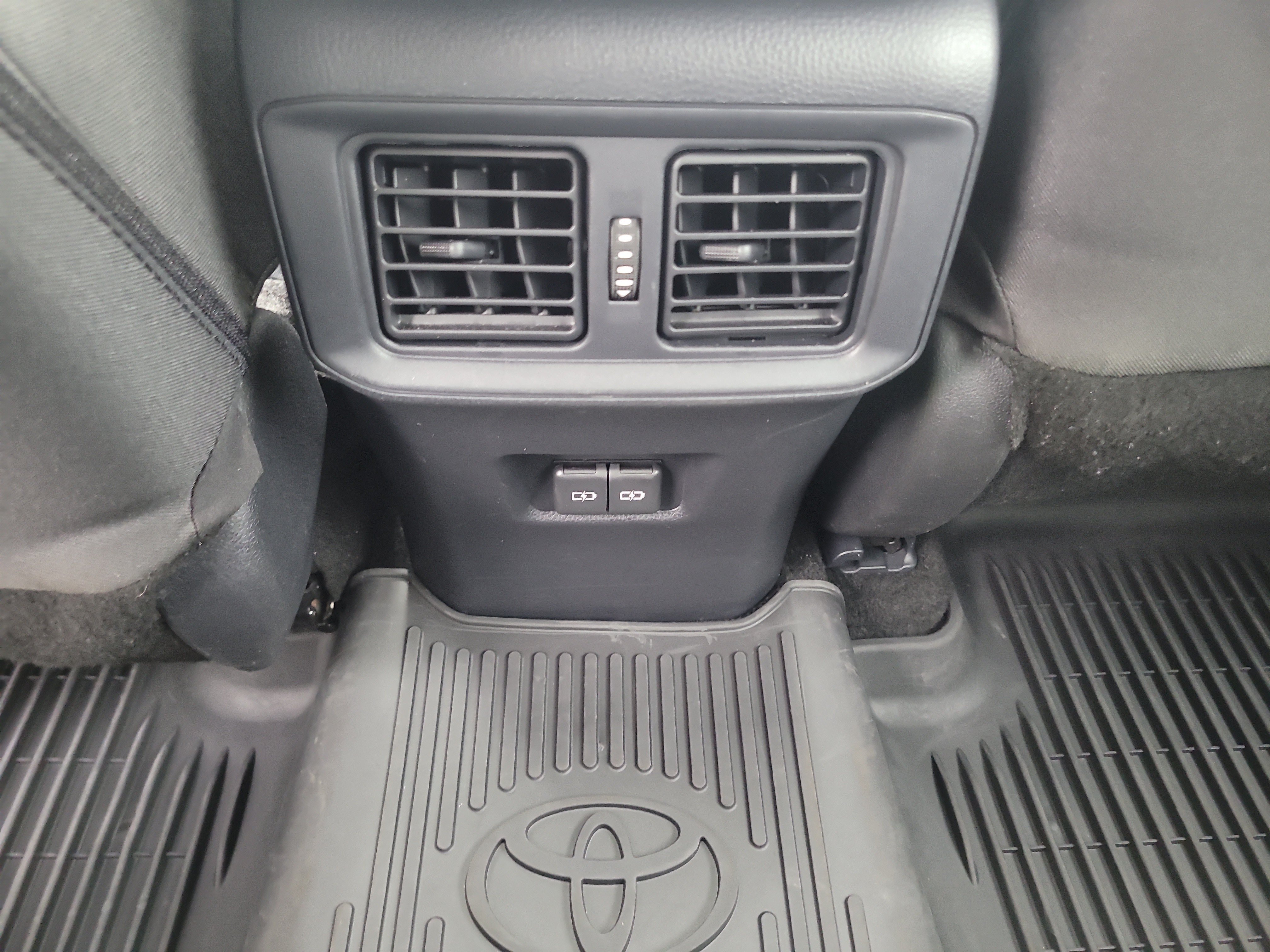 Certified 2025 Toyota RAV4 XLE w/ Convenience Package FWD image 17