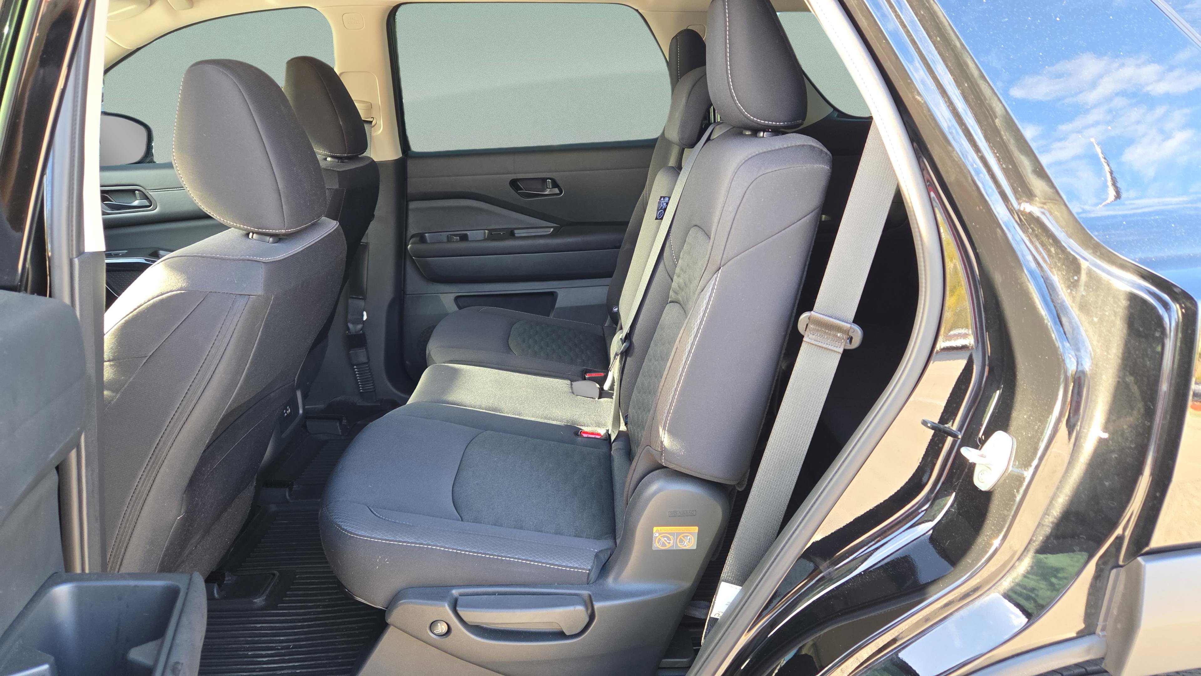 Certified 2025 Nissan Pathfinder SV image 12