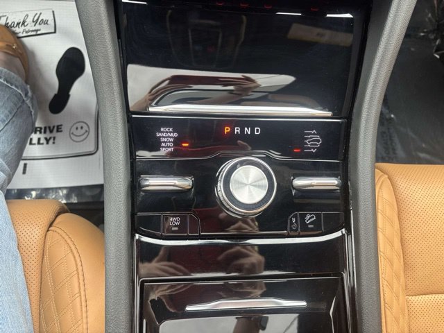 Used 2024 Jeep Grand Cherokee L Summit w/ High Altitude Package AWD/4WD image 23