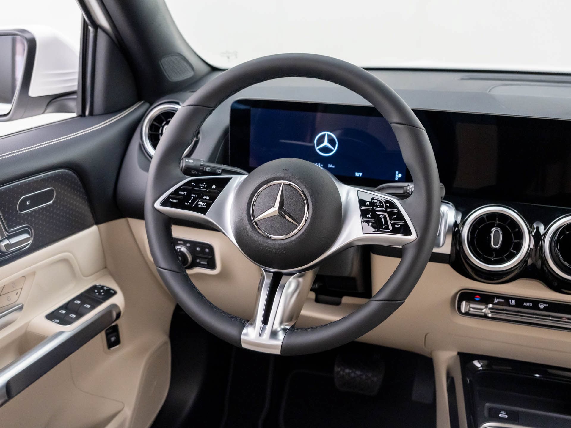 New 2026 Mercedes-Benz GLB 250 4MATIC image 11