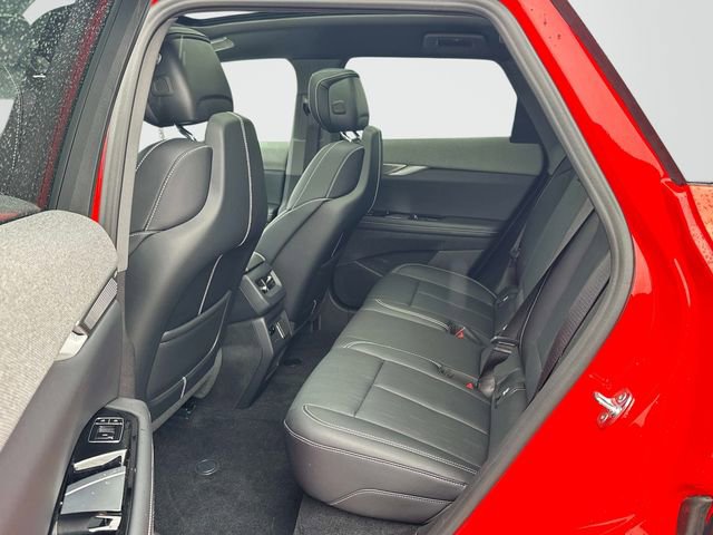 Used 2025 Cadillac Optiq Sport 2 w/ LPO, Floor Liner Package AWD/4WD image 17