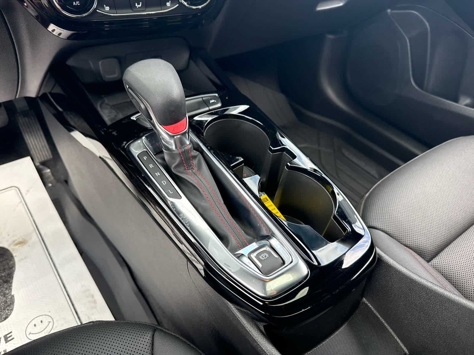 Certified 2025 Chevrolet Trax RS FWD image 25